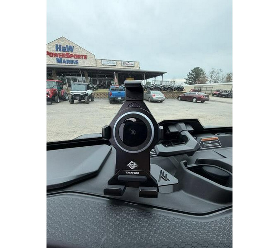 2026 Can-Am® Defender Limited HD11 Desert Tan & Carbon Black