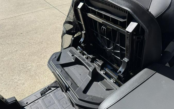 2025 Can-Am Defender MAX XT HD9