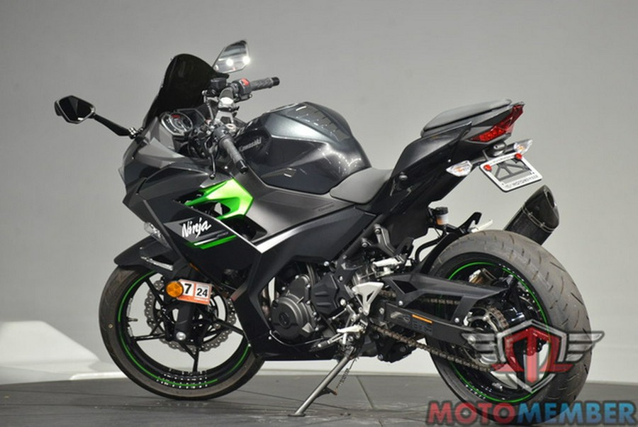 2023 Kawasaki Ninja 400 Matrix Camo Gray/Metallic Matte Carbon