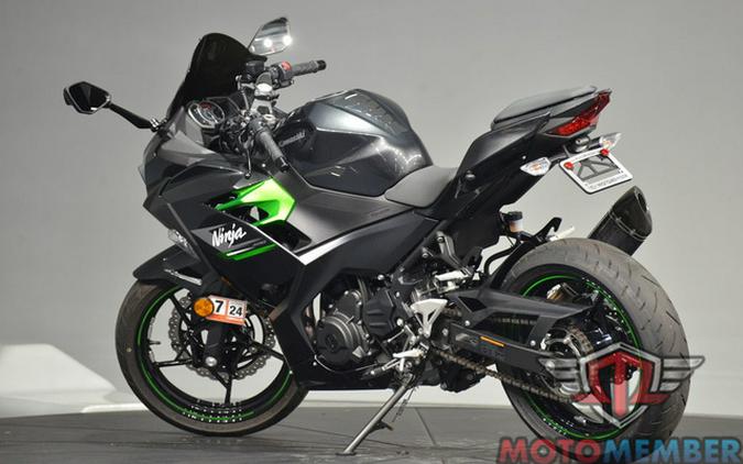 2023 Kawasaki Ninja 400 Matrix Camo Gray/Metallic Matte Carbon