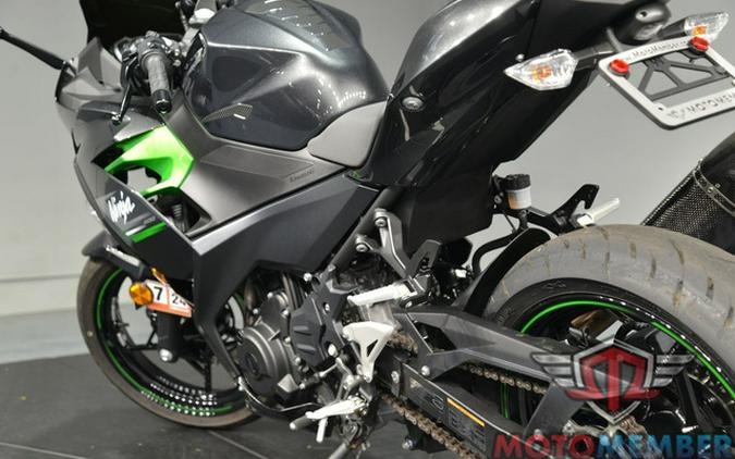 2023 Kawasaki Ninja 400 Matrix Camo Gray/Metallic Matte Carbon