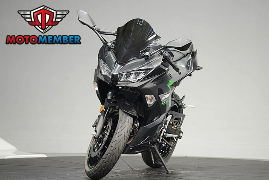 2023 Kawasaki Ninja 400 Matrix Camo Gray/Metallic Matte Carbon