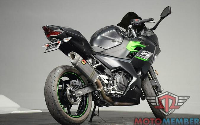2023 Kawasaki Ninja 400 Matrix Camo Gray/Metallic Matte Carbon