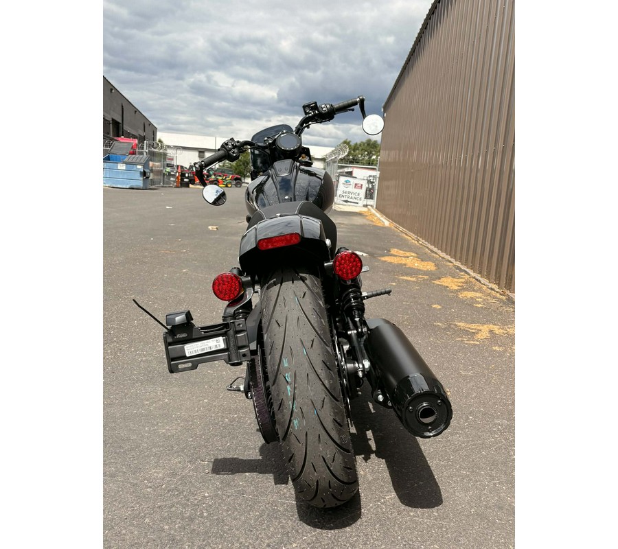 2026 Indian Motorcycle 101 SCOUT, ONYX BLACK CRYSTAL W/ GRFX, 49ST - 33592