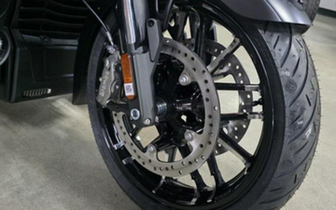 2026 Indian Pursuit Dark Horse 112 W/ Powerband Audio Black Smoke
