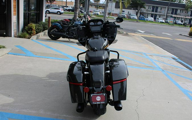 2026 Indian Motorcycle® Challenger® Dark Horse® 112 w/PowerBand Audio Black Crystal w/Black Metalli