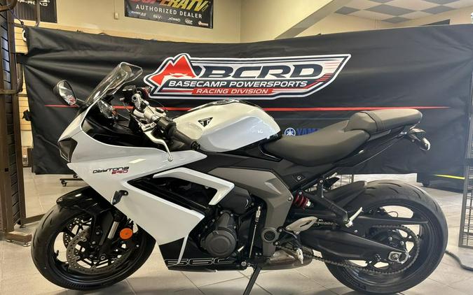 2025 Triumph Daytona 660 Snowdonia White/Sapphire Black
