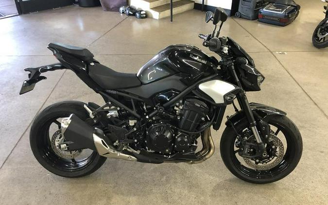 2025 Kawasaki Z900 SE ABS