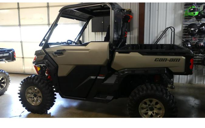 2023 DEFENDER XMR W/HALF DOORS - Can-Am