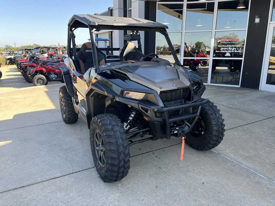 2023 Polaris Industries GENERAL XP 1000 Premium Black Crystal