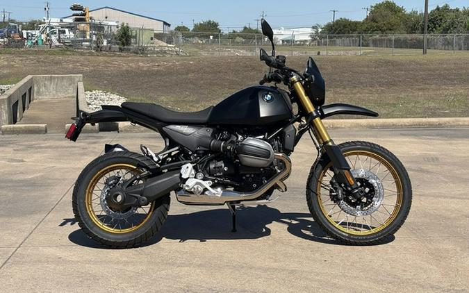 2026 BMW R 12 G/S Night Black Matte