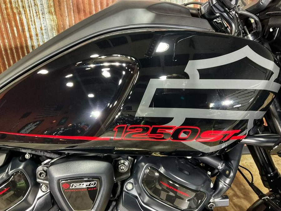 2025 Harley-Davidson® RA1250ST - Pan America® 1250 ST