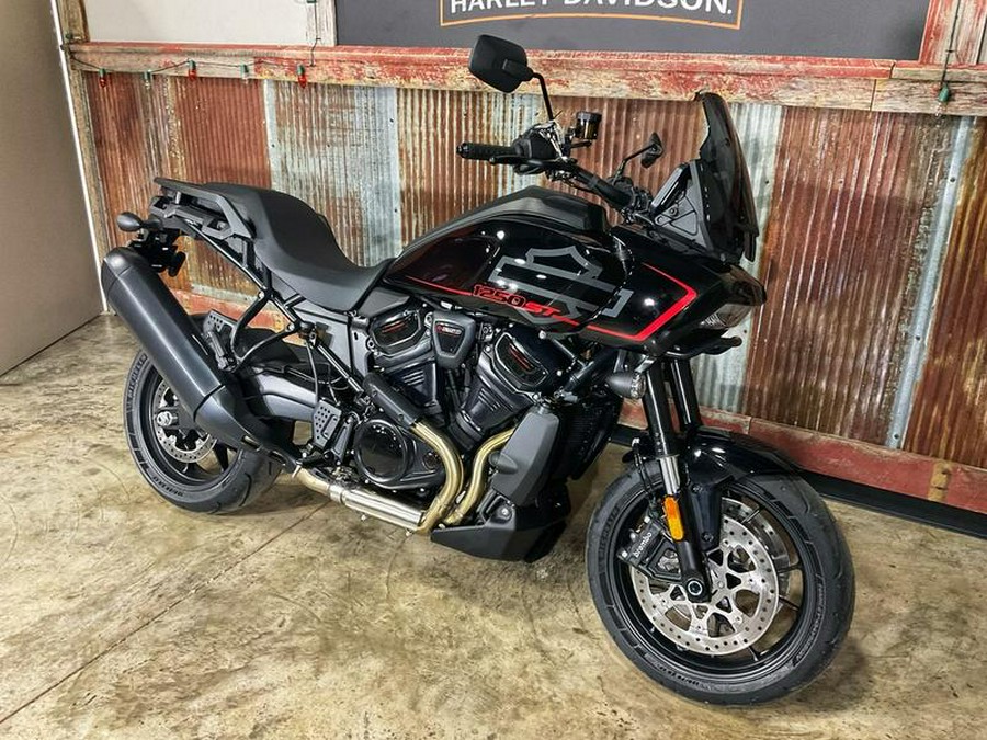 2025 Harley-Davidson® RA1250ST - Pan America® 1250 ST