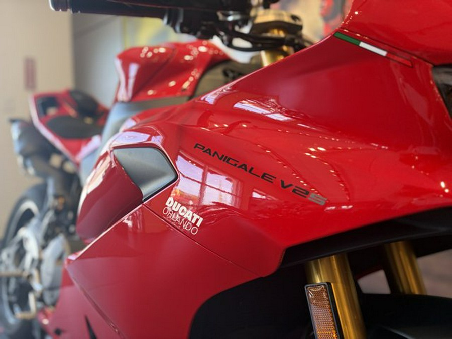 2025 Ducati PANIGALE V2S