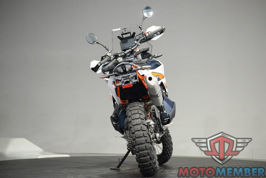 2024 KTM Adventure 890 R
