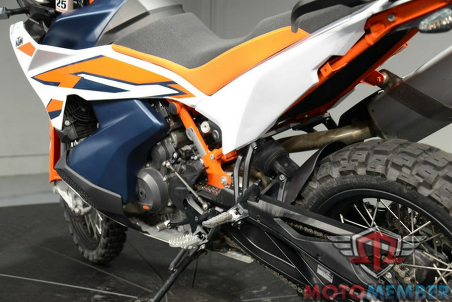2024 KTM Adventure 890 R