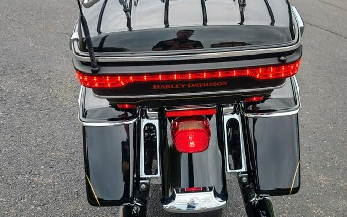 2017 Harley-Davidson Ultra Limited FIREFGHTR BLACK W/PINSTRIPE