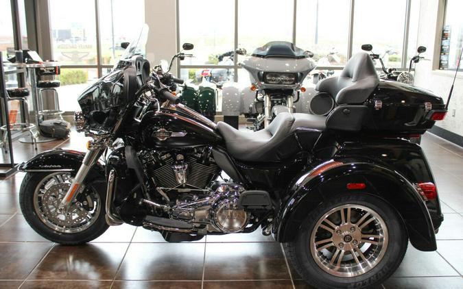 2024 Harley-Davidson Tri Glide Ultra Trike FLHTCUTG