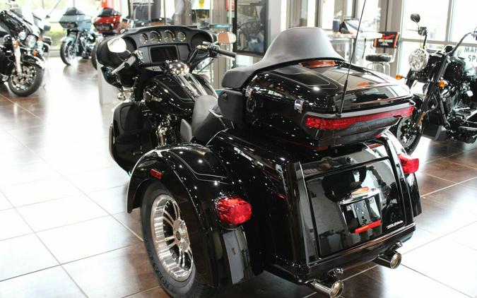 2024 Harley-Davidson Tri Glide Ultra Trike FLHTCUTG