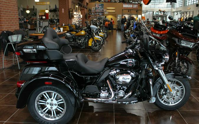 2024 Harley-Davidson Tri Glide Ultra Trike FLHTCUTG