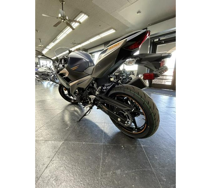 2023 Kawasaki Ninja® 400 Metallic Magnetic Dark Gray/Twilight Blue