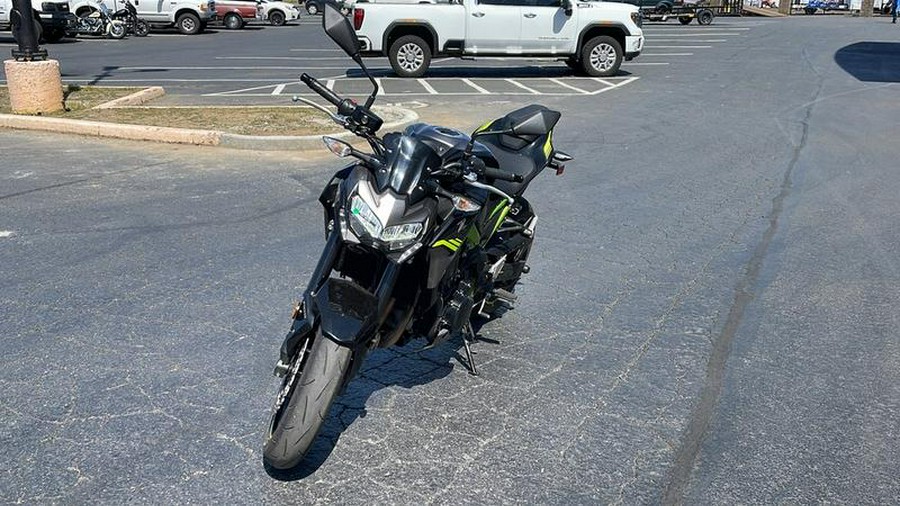 2020 Kawasaki Z900 ABS Metallic Graphite Gray/Metallic Spark Black