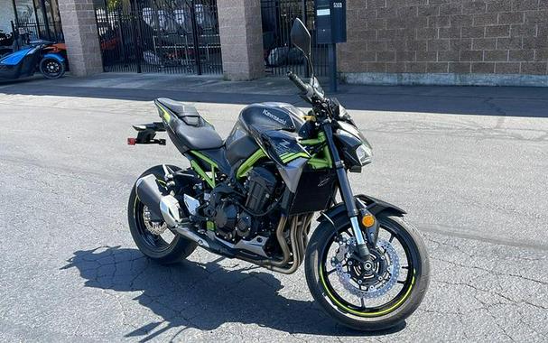 2020 Kawasaki Z900 ABS Metallic Graphite Gray/Metallic Spark Black