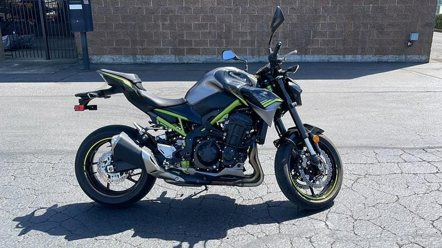 2020 Kawasaki Z900 ABS Metallic Graphite Gray/Metallic Spark Black