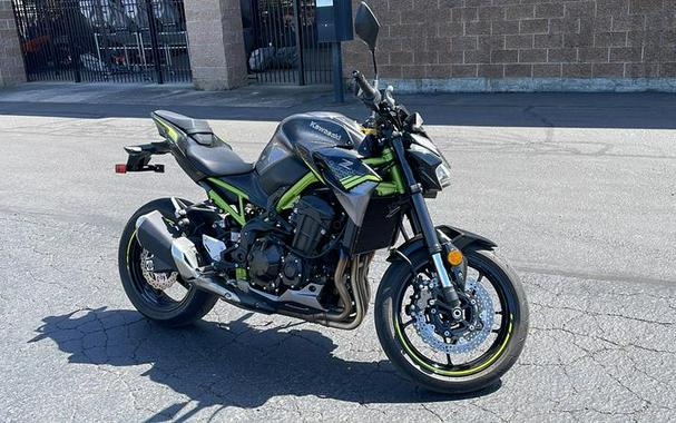 2020 Kawasaki Z900 ABS Metallic Graphite Gray/Metallic Spark Black