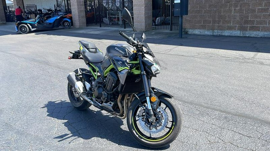 2020 Kawasaki Z900 ABS Metallic Graphite Gray/Metallic Spark Black