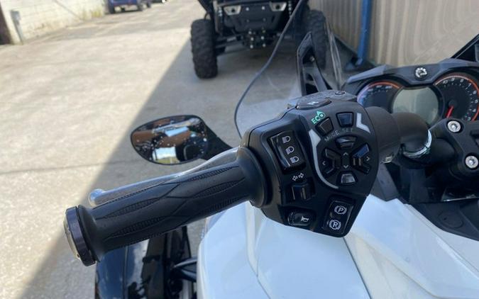 2015 Can-Am Spyder F3 6-Speed Manual (SM6)