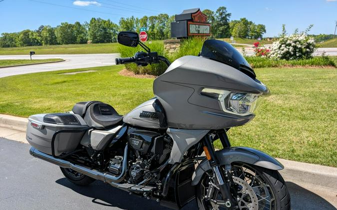 2023 Harley-Davidson CVO™ Road Glide Dark Platinum w/Pinstripe