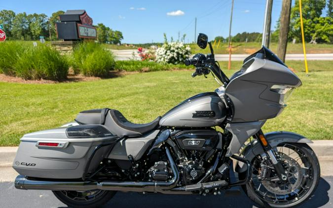 2023 Harley-Davidson CVO™ Road Glide Dark Platinum w/Pinstripe