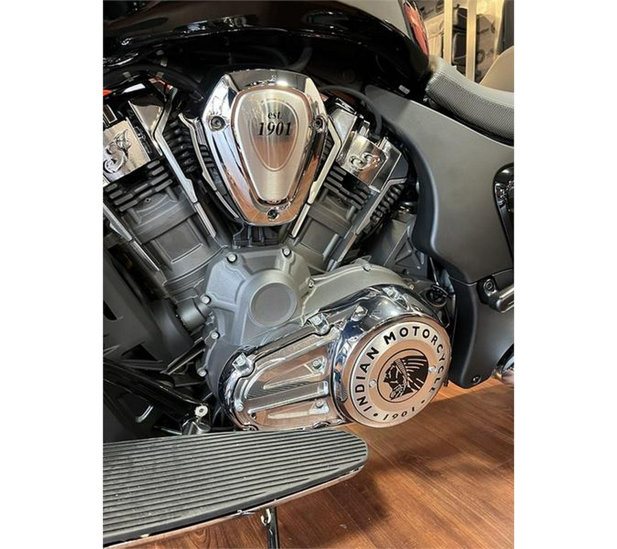 2023 Indian Motorcycle® Challenger® Limited Black Metallic