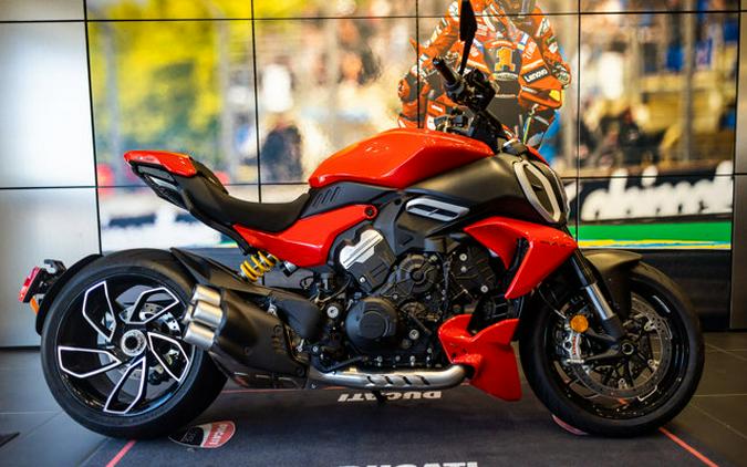 2025 Ducati DIAVEL V4