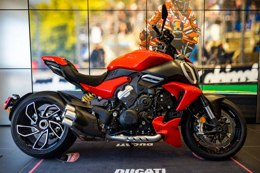 2025 Ducati DIAVEL V4