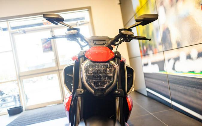 2025 Ducati DIAVEL V4