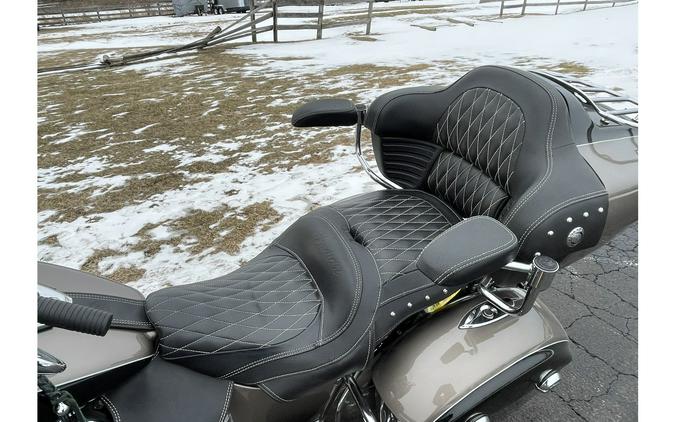 2018 ROADMASTER, BRONZE/THUNDER BLK - Indian Motorcycle