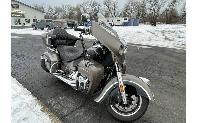 2018 ROADMASTER, BRONZE/THUNDER BLK - Indian Motorcycle