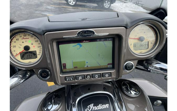 2018 ROADMASTER, BRONZE/THUNDER BLK - Indian Motorcycle