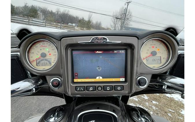 2018 ROADMASTER, BRONZE/THUNDER BLK - Indian Motorcycle