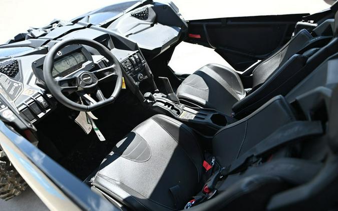 2025 Can-Am Maverick X3 X Rs Turbo RR Triple Black