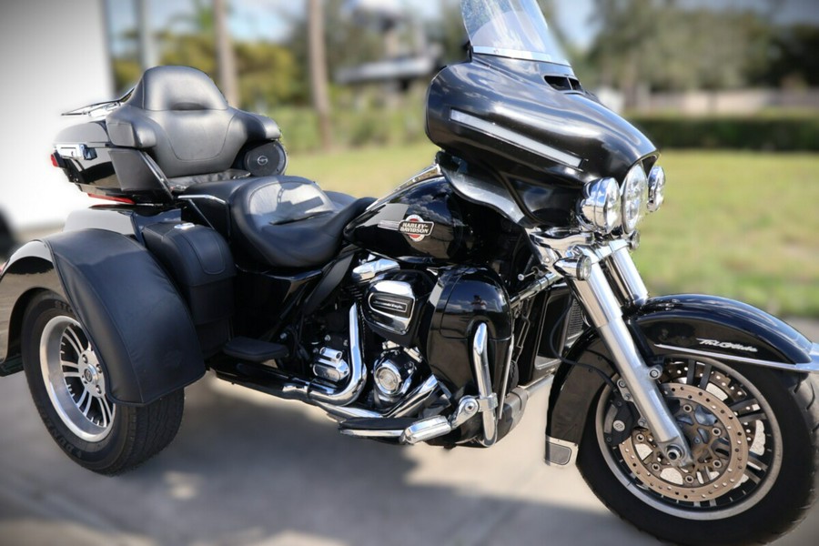 2022 Harley-Davidson Tri Glide Ultra FLHTCUTG