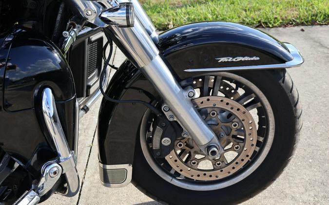 2022 Harley-Davidson Tri Glide Ultra FLHTCUTG
