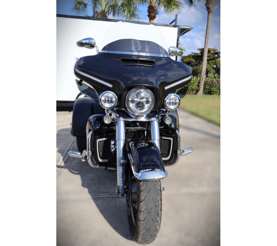 2022 Harley-Davidson Tri Glide Ultra FLHTCUTG
