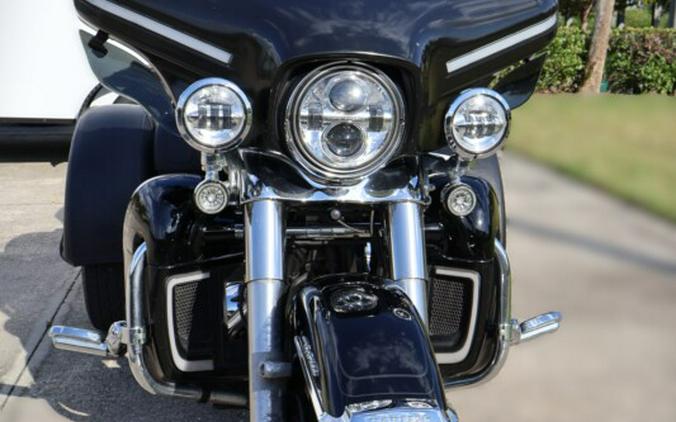 2022 Harley-Davidson Tri Glide Ultra FLHTCUTG