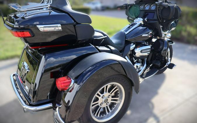 2022 Harley-Davidson Tri Glide Ultra FLHTCUTG