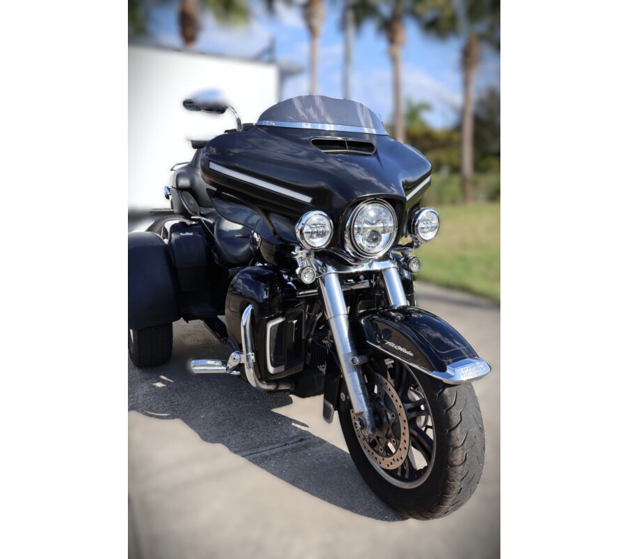 2022 Harley-Davidson Tri Glide Ultra FLHTCUTG