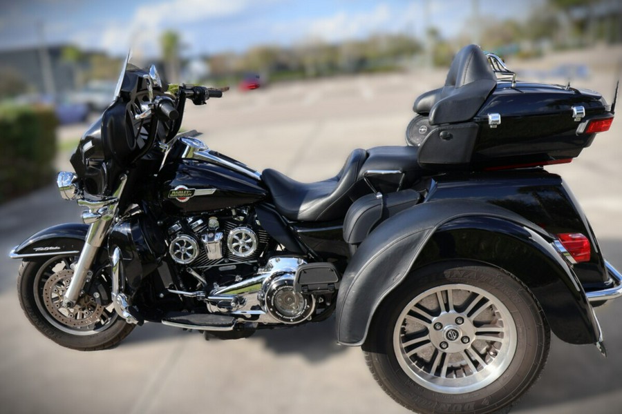 2022 Harley-Davidson Tri Glide Ultra FLHTCUTG