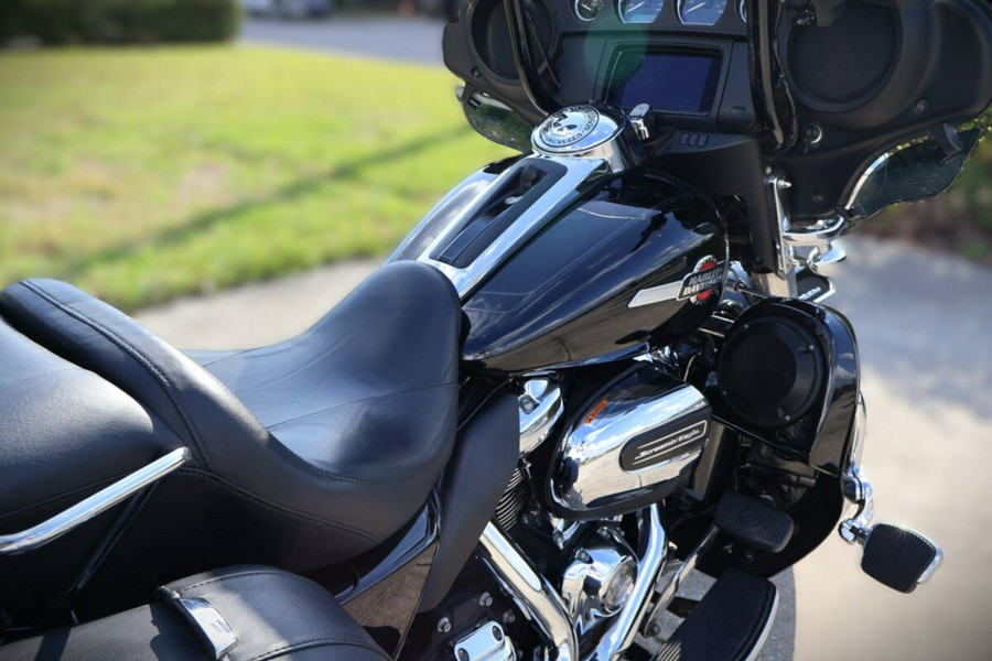 2022 Harley-Davidson Tri Glide Ultra FLHTCUTG